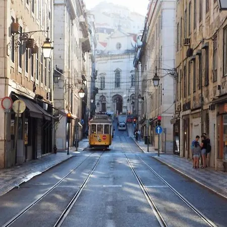 Com Varanda Na Rua Dos Douradores *