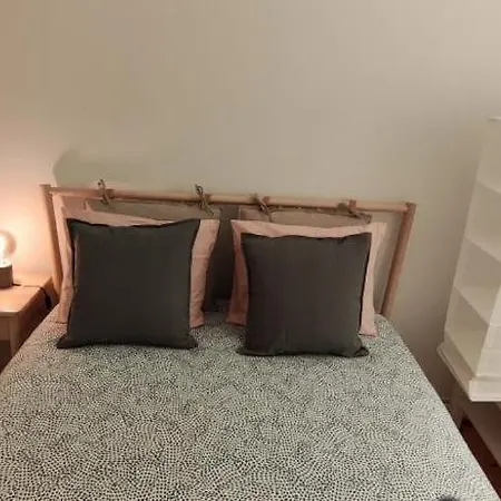 Com Varanda Na Rua Dos Douradores Homestay *